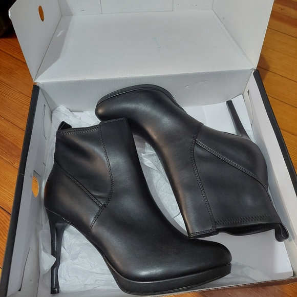 NIB Nine West black boots 9.5M - Picture 1 of 7
